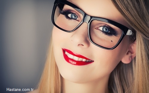 2 - a spectacle not selected to the shape of our face can lead to troubles in terms of aesthetics.  For example, a percentage rounded square frames, oval, round or angular frames with a selection of one percent more aesthetic Keep glasses as an accessory.