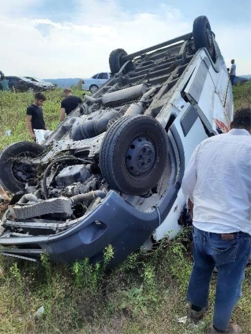 Sakarya'da Panelvan Ara Takla Att: 1 Yaral